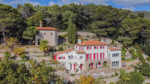 Grasse – Exceptionnelle propriété vue panoramique – 5 chambres