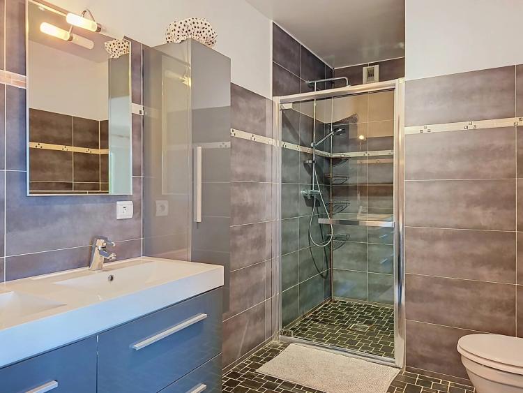 VENTE APT-VILLA AVEC VUE PANORAMIQUE, JARDIN PRIVATIF ET PISCINE