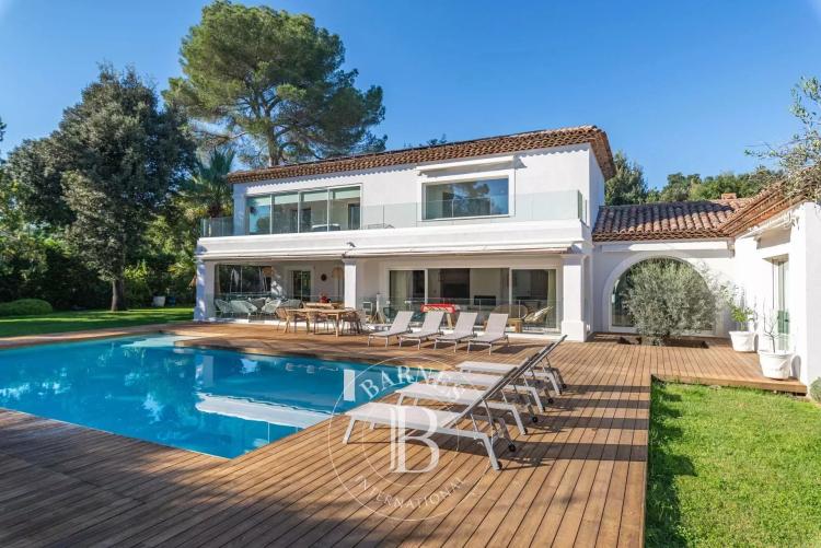 Valbonne - Domaine recherché propriété familiale aux prestations haut de gamme - Proche écoles et collège
