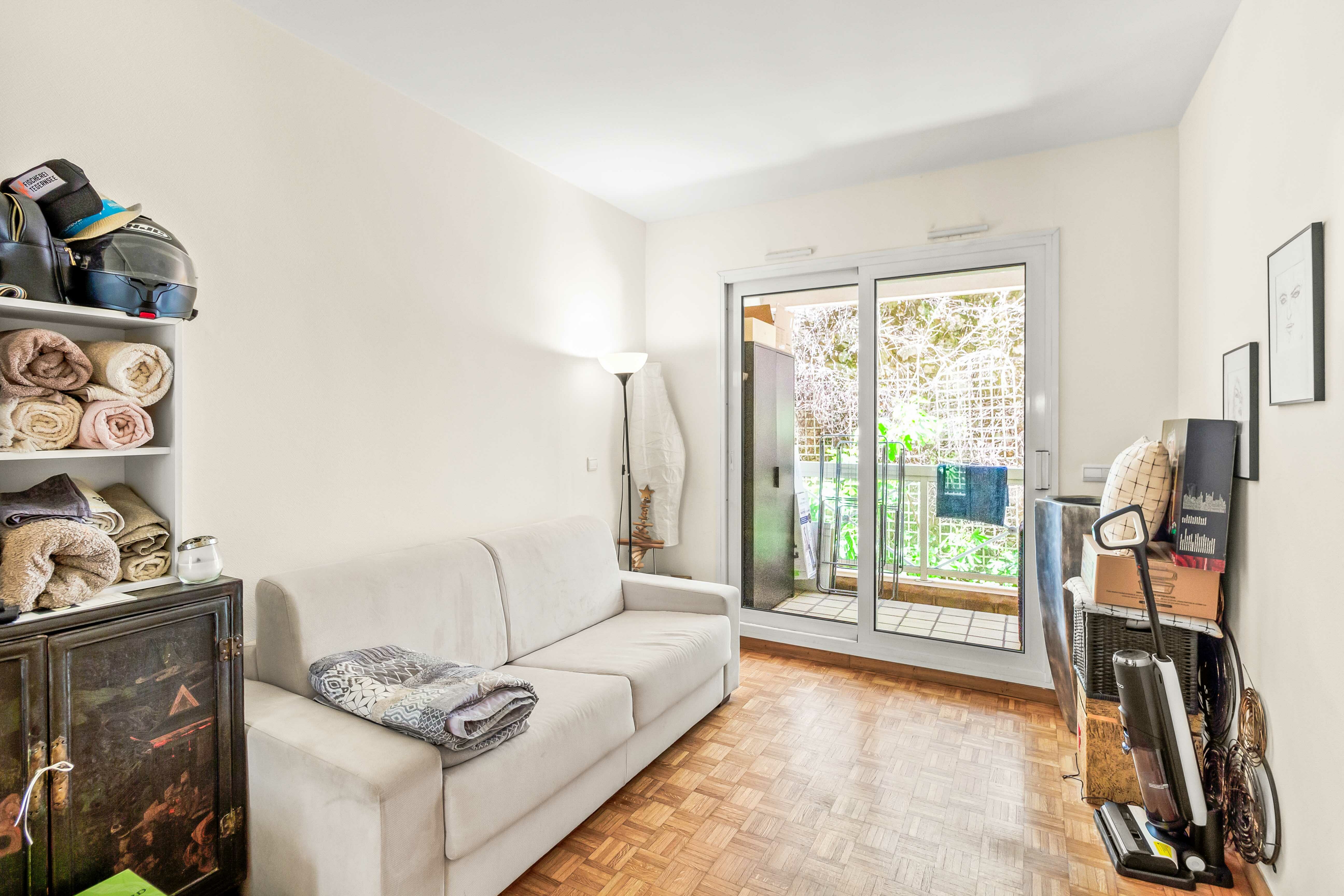 Villa Bianca: Spacieux 3 Pièces à Proximité de Mareterra avec Parking Double & Cave