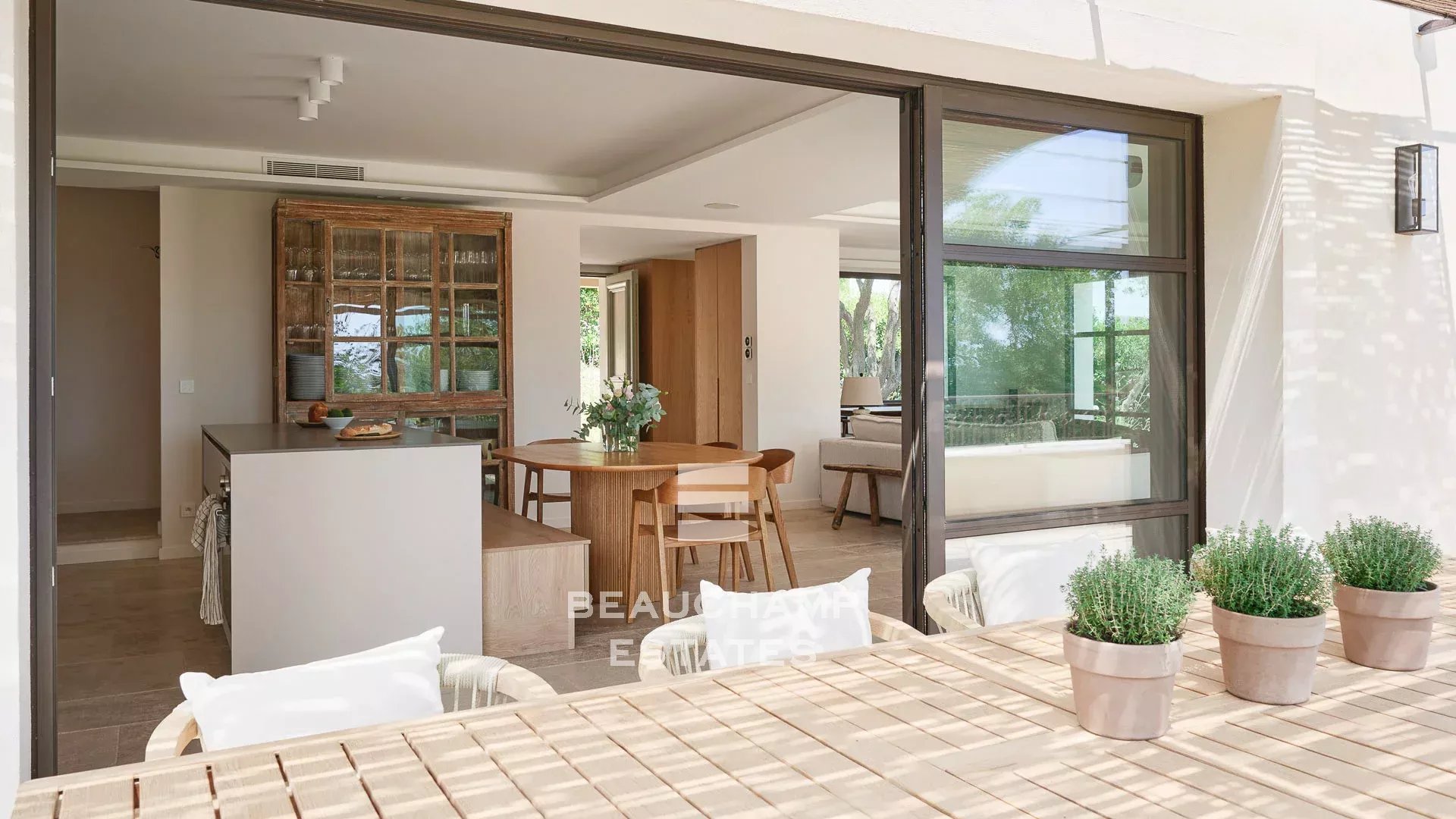 Villa néo-provençale 6 chambres avec piscine et vue mer - Super Cannes