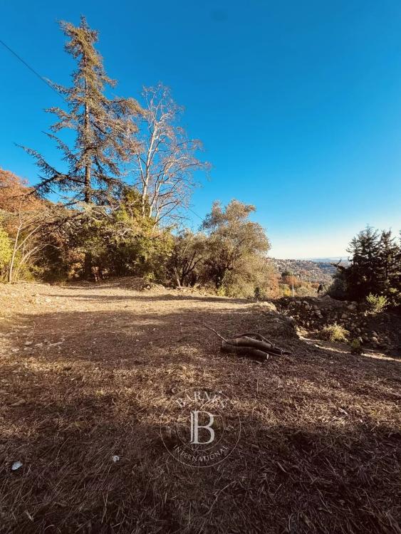 Grasse - Saint François - Terrain viabilisé vue mer - 2300m²