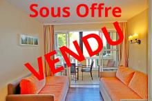 VENDU AGAY CAP ESTEREL LE VILLAGE 2 PIECES PREMIER ETAGE. TERRASSE COUVERTE EN ANGLE