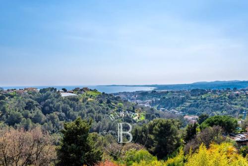 CAGNES-SUR-MER – PROPRIÉTÉ D’EXCEPTION EN POSITION DOMINANTE – VUE PANORAMIQUE MER