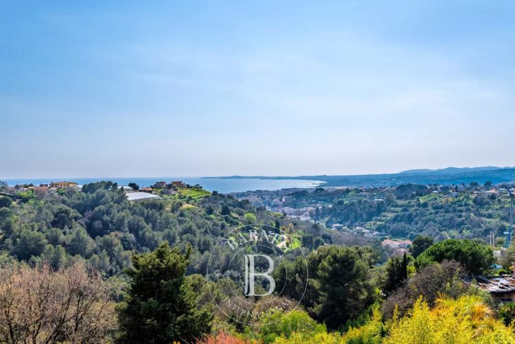 CAGNES-SUR-MER – PROPRIÉTÉ D’EXCEPTION EN POSITION DOMINANTE – VUE PANORAMIQUE MER