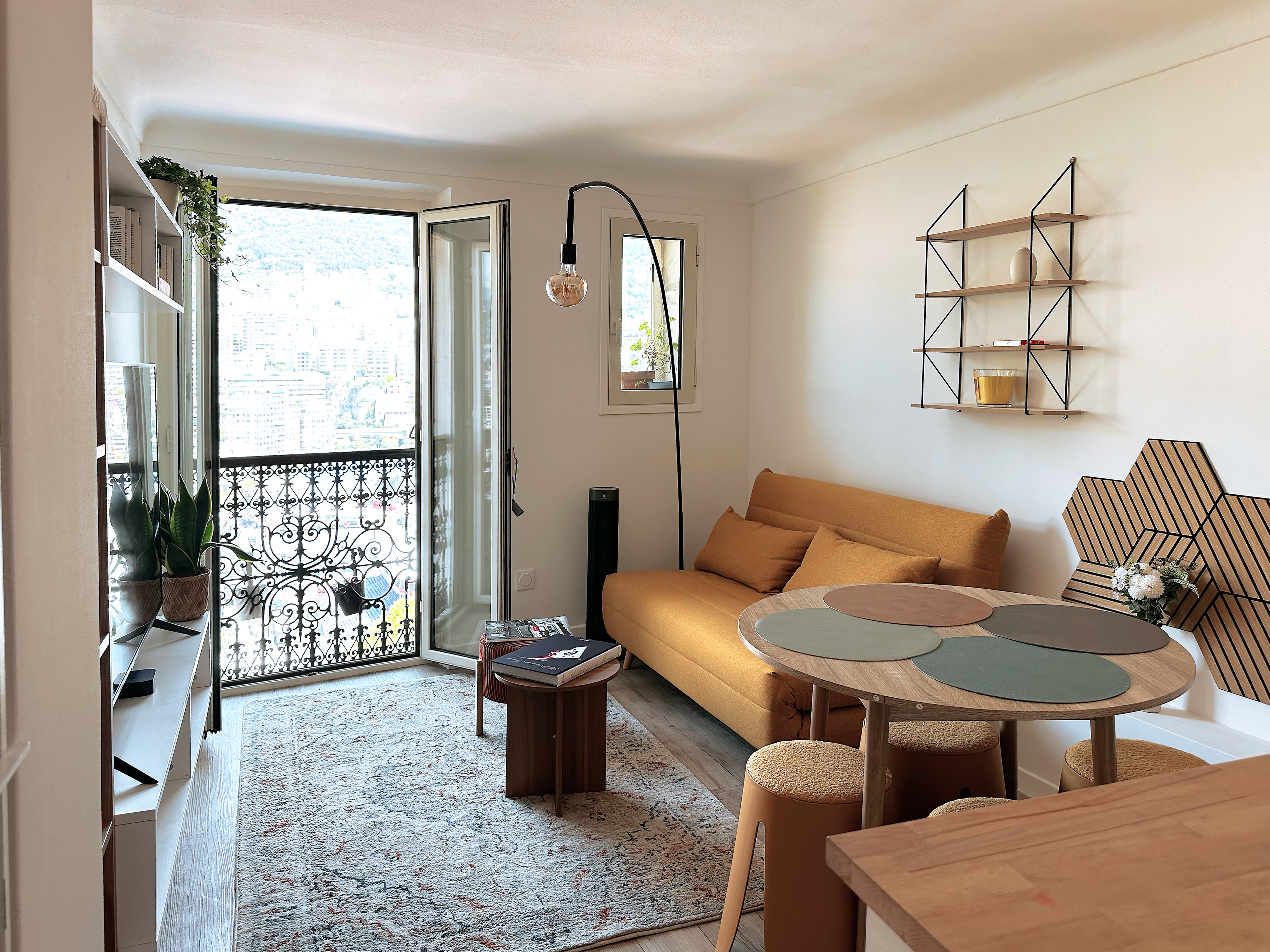 MONACO VILLE- 2 PIECES - AVEC MEZZANINE - À SOURÇA