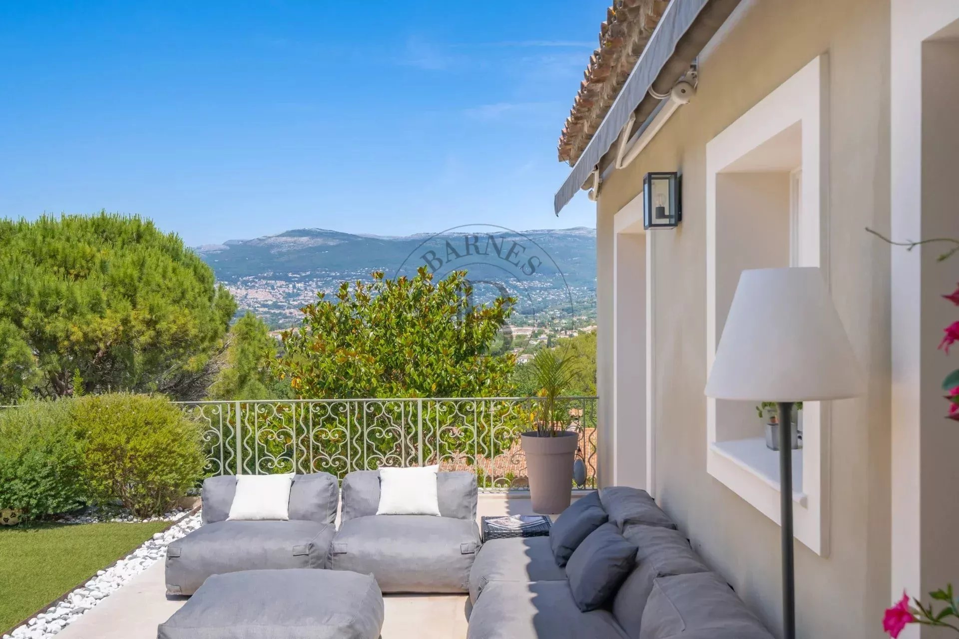 MOUGINS - VILLA RÉNOVÉE - DOMAINE SÉCURISÉ