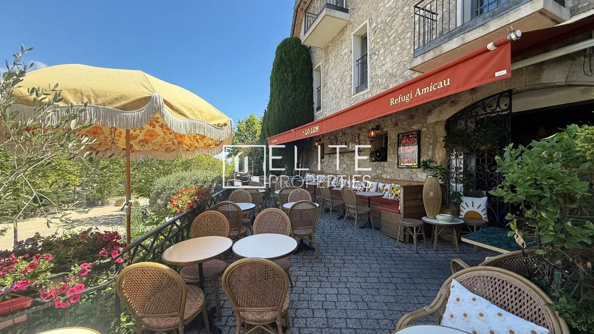 Fonds de commerce bar à cocktail avec cuisine de snacking Mougins village