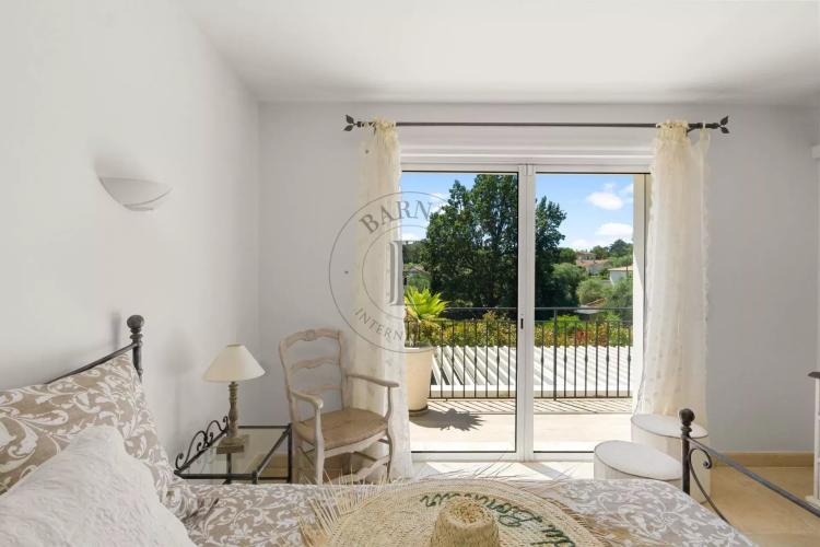 VILLA MOUGINS – VAUMARRE – À QUELQUES MINUTES DU CENTRE