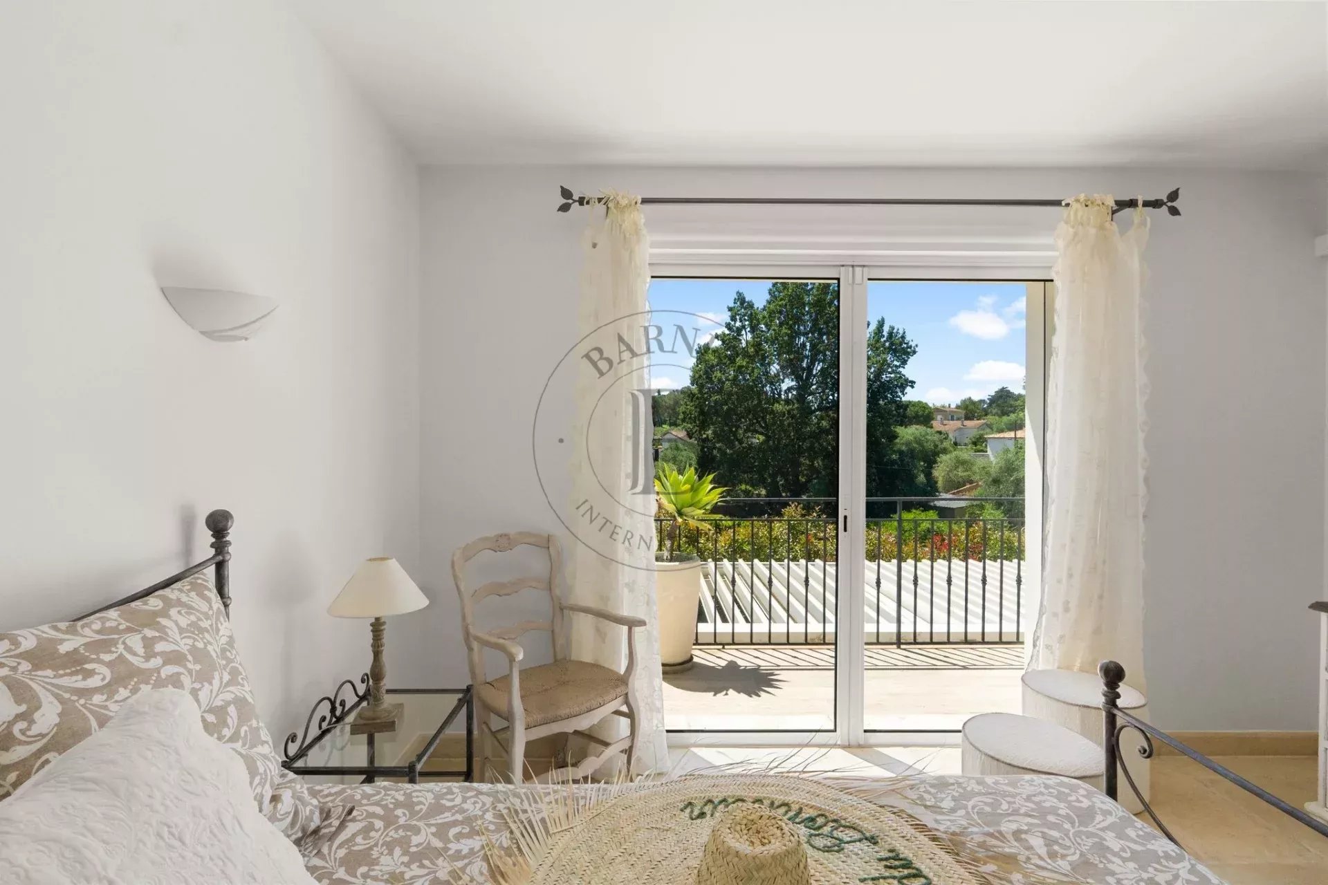 VILLA MOUGINS – VAUMARRE – À QUELQUES MINUTES DU CENTRE