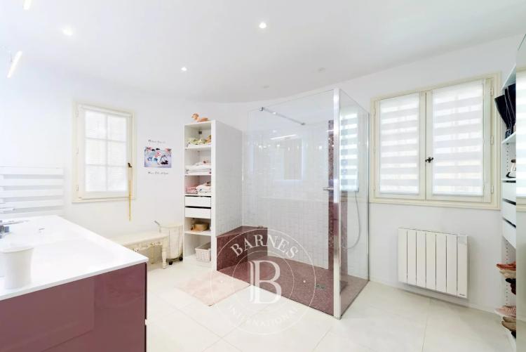Le Rouret – Villa vue mer, domaine fermé, plein sud, 4 chambres, sous-sol complet