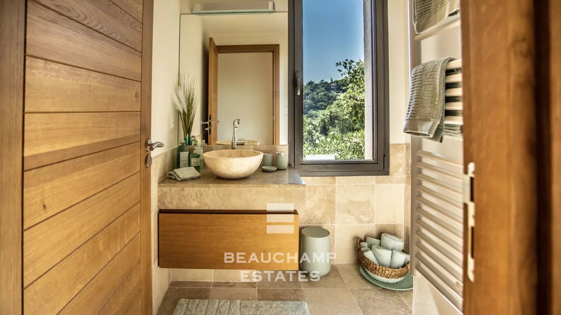 Villa d'exception avec vue mer dans le domaine privé de Beauvallon