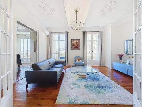 NICE – Magnifique Appartement de Prestige Belle Époque à un Étage Élevé – Environ 160m² LC
