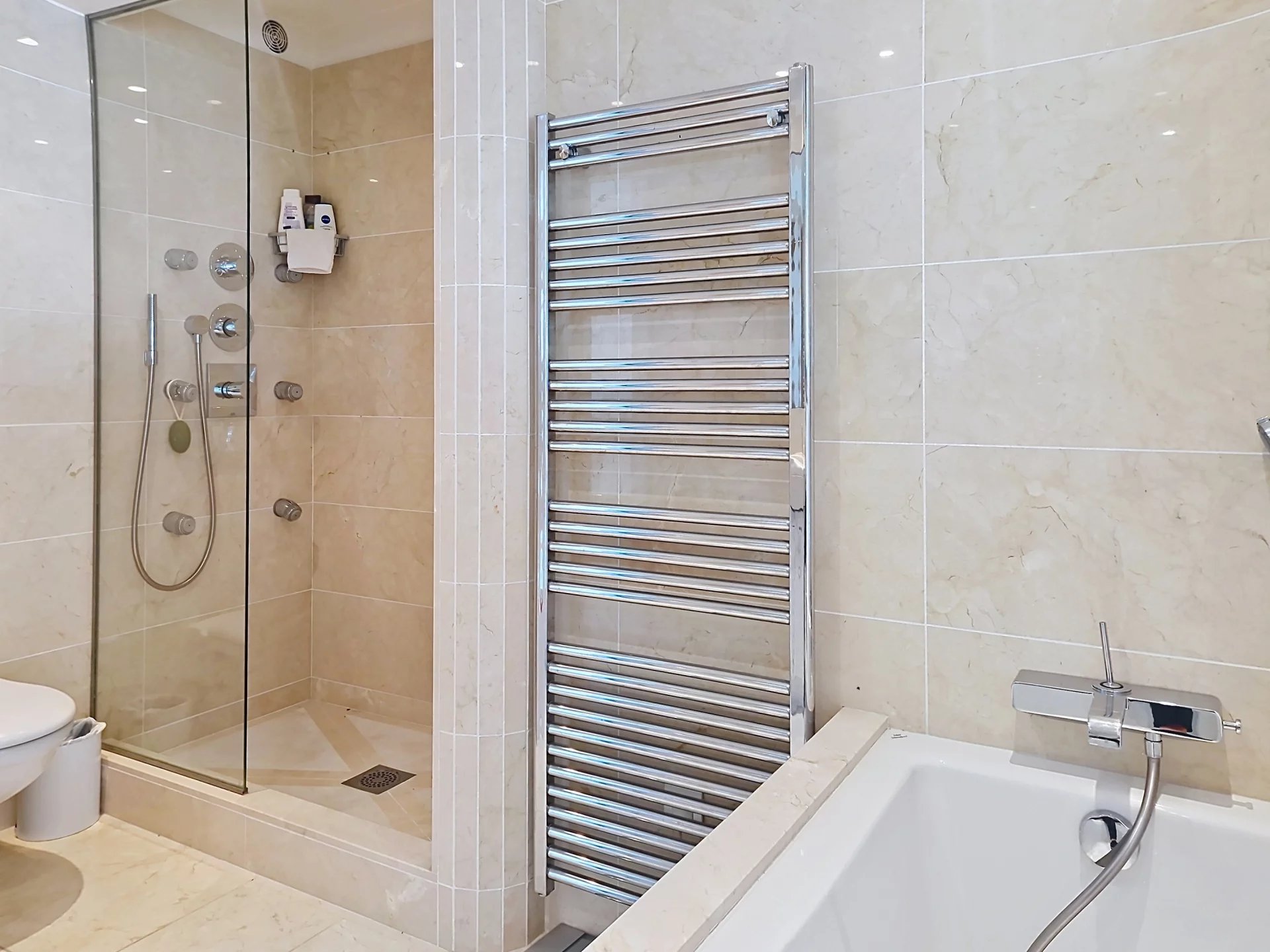 LE CANNET COLLINES - GRAND APPARTEMENT T4 TRAVERSANT - PLEINE VUE MER