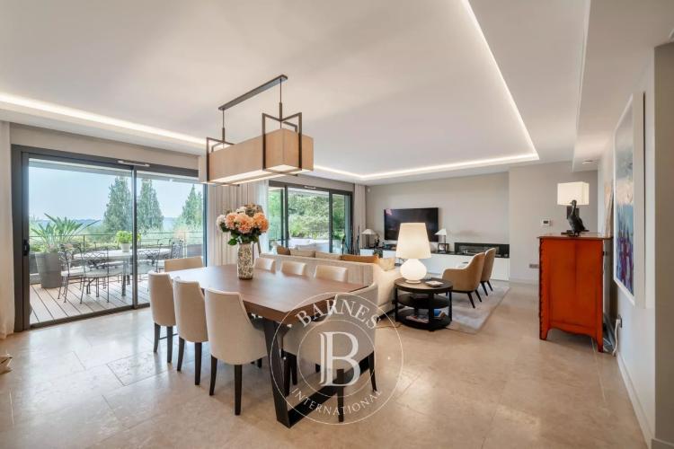 Saint-Paul de Vence – Appartement d’exception avec vaste terrasse et vue mer