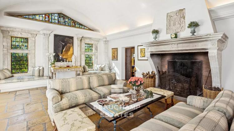 Vente aux enchères : Bastide en pierre 9 chambres  - Auribeau-sur-Siagne
