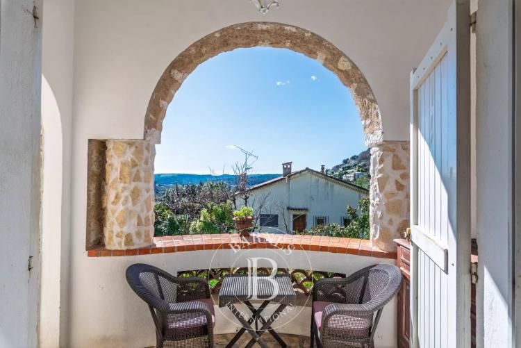 Saint-Paul de Vence - charmante villa en pierre avec piscine
