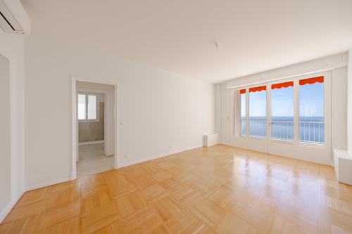 GRAND DEUX PIECES RÉNOVÉ AVEC VUE MER
