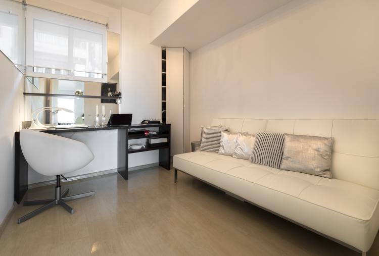 Appartement de quatre pièces en excellent état et élégamment meublé, avec vue sur la mer
