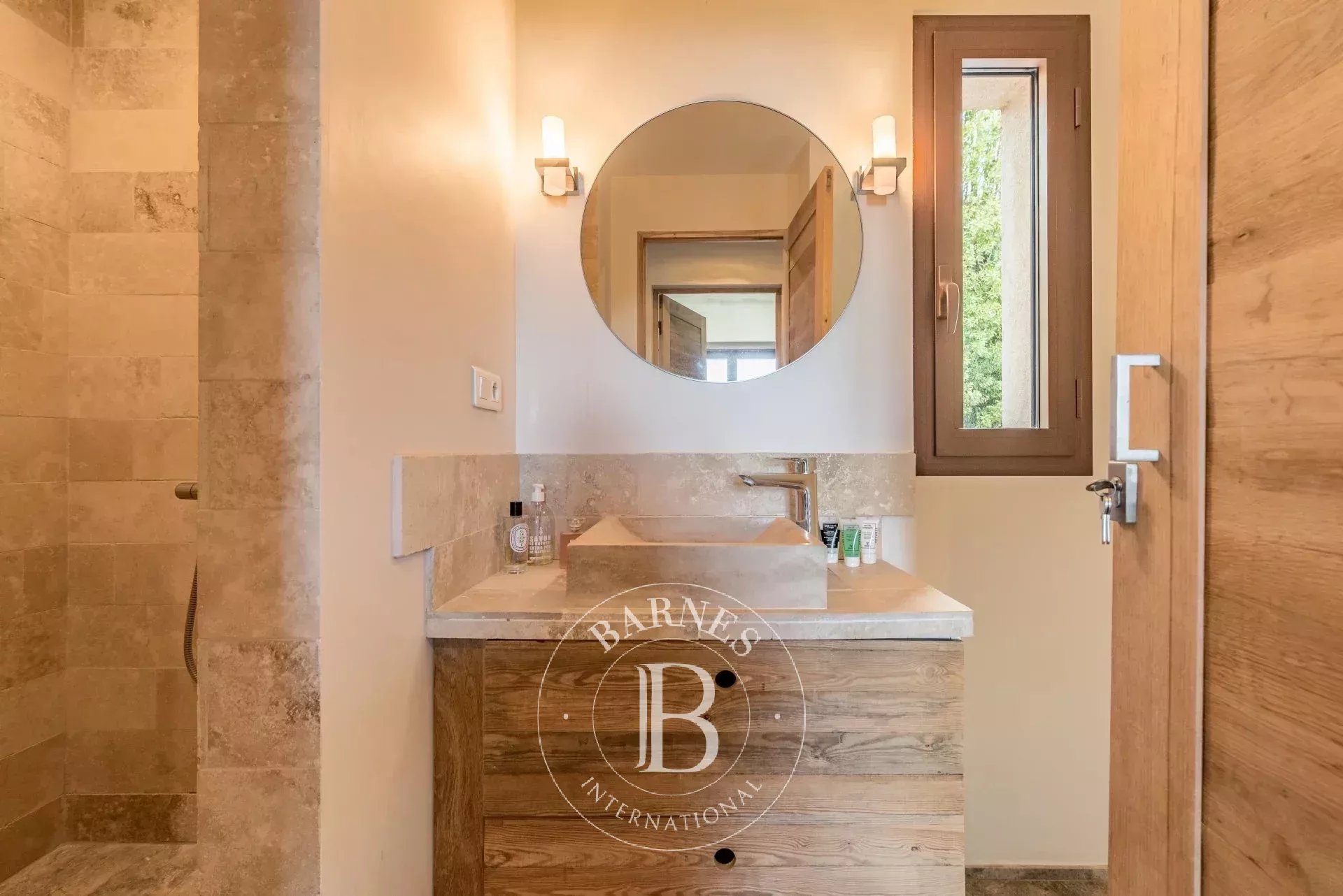 Chateauneuf-Grasse - Mas Contemporain avec Vue Mer, 5 Chambres