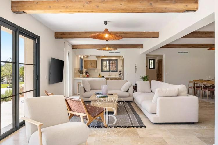 Élégante villa rénovée avec vue panoramique sur Saint-Paul de Vence