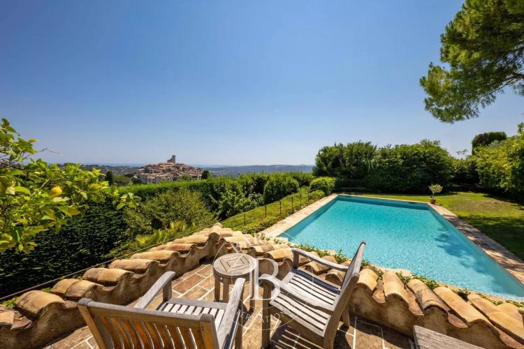 Saint-Paul-de-Vence – Propriété de charme avec vue panoramique au cœur d’un domaine sécurisé