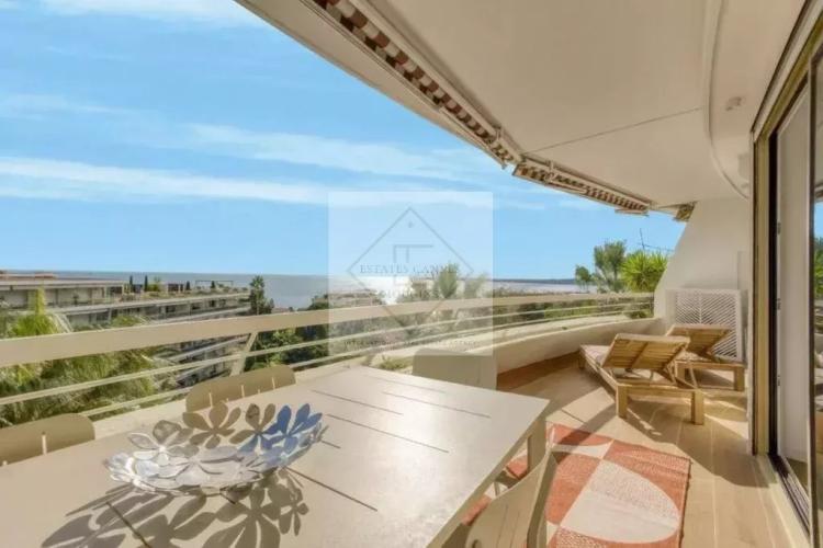 APPARTEMENT 3 PIÈCES RÉNOVÉ – MOURE ROUGE – VUE MER PANORAMIQUE