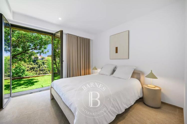 ROQUEBRUNE CAP MARTIN - VILLA CONTEMPORAINE - SECTEUR SERRET - VUE MER PANORAMIQUE