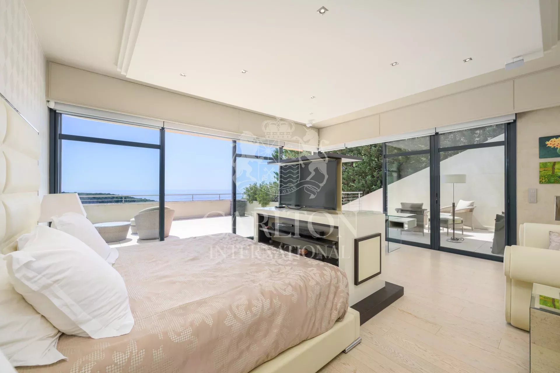 Eze, à quelques minutes de Monaco, plages, importante propriété avec vue mer époustouflante.
