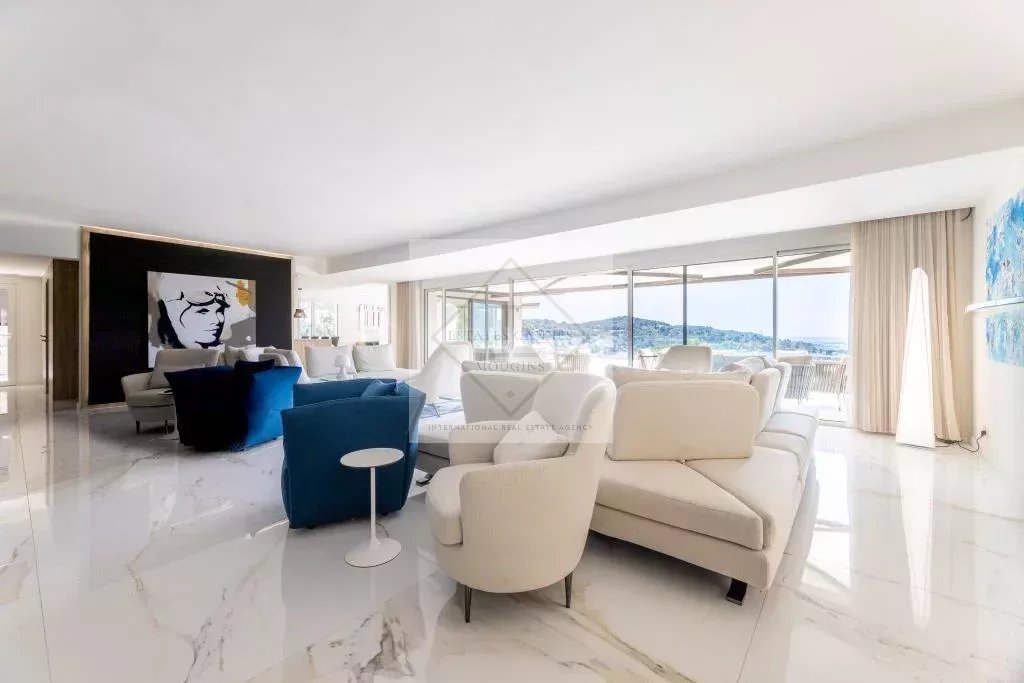 A LOUER VILLA MODERNE VUE MER  / MOUGINS