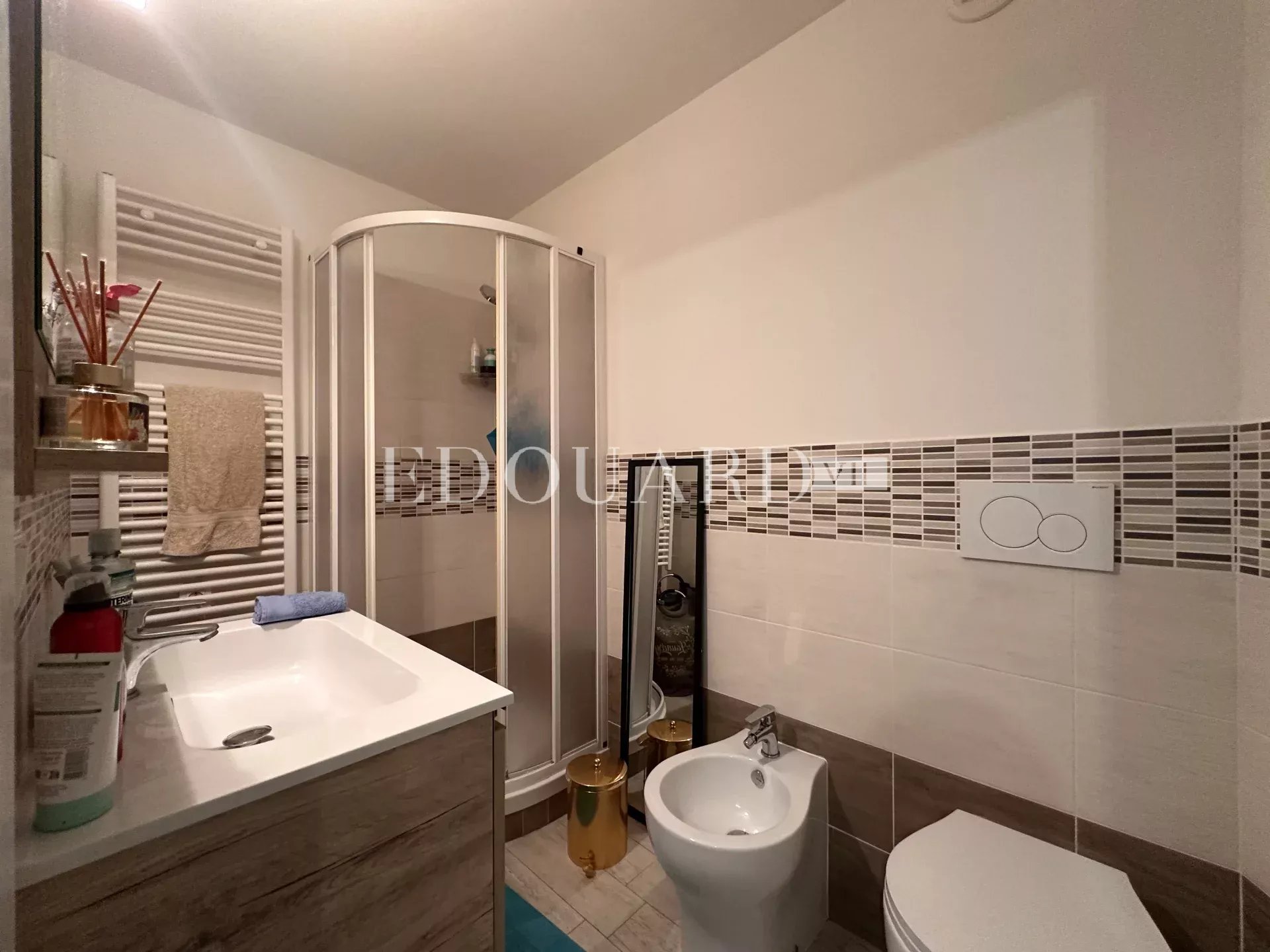 En exclusivité studio en très bon état avec belle terrasse couverte, idéal investissement locatif