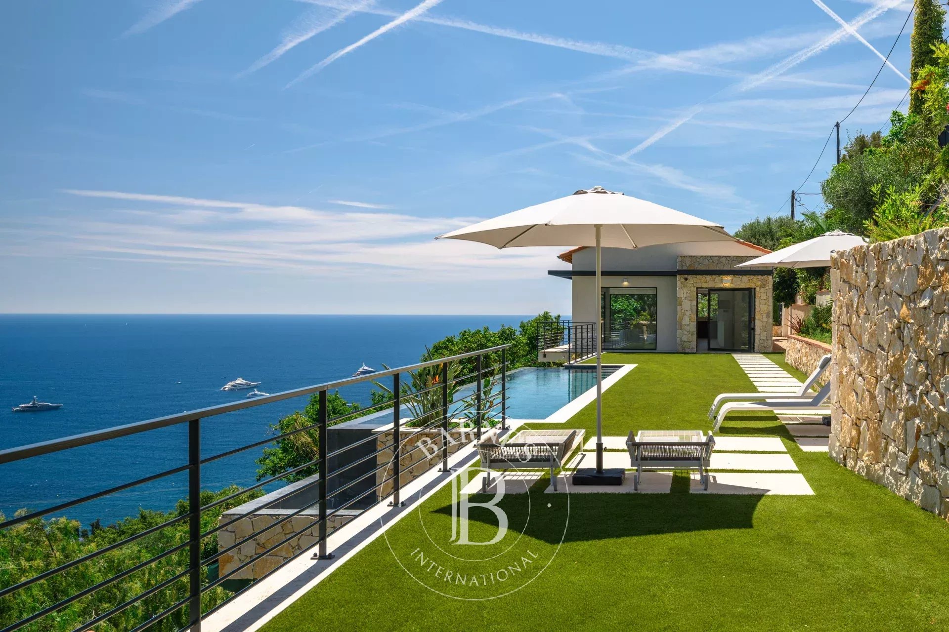 ROQUEBRUNE CAP MARTIN - VILLA CONTEMPORAINE - SECTEUR SERRET - VUE MER PANORAMIQUE