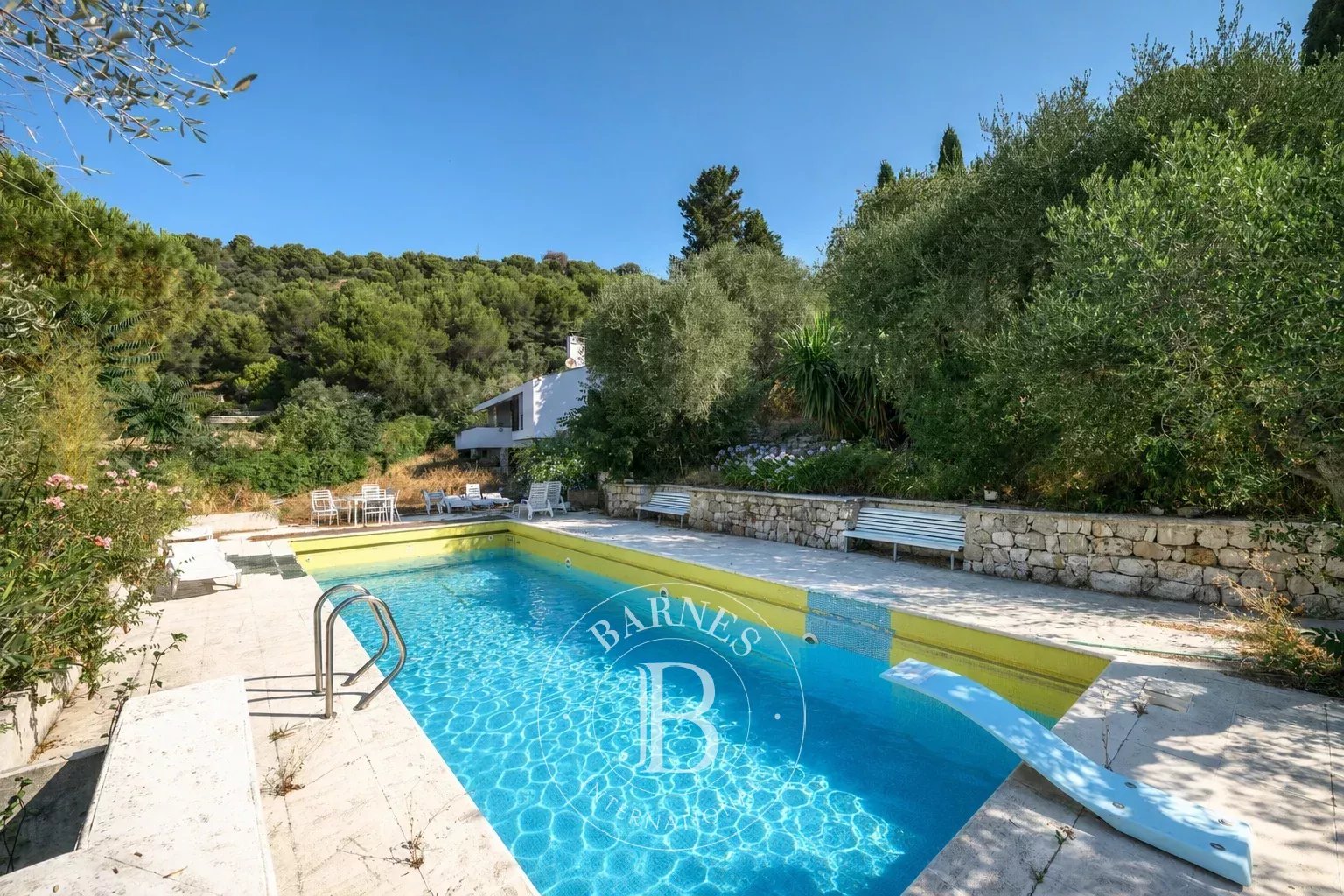 NICE – SECTEUR VINAIGRIER - VASTE PROPRIÉTÉ D'EXCEPTION AVEC MAISON D'HÔTES, PISCINE, TENNIS ET VUE PANORAMIQUE