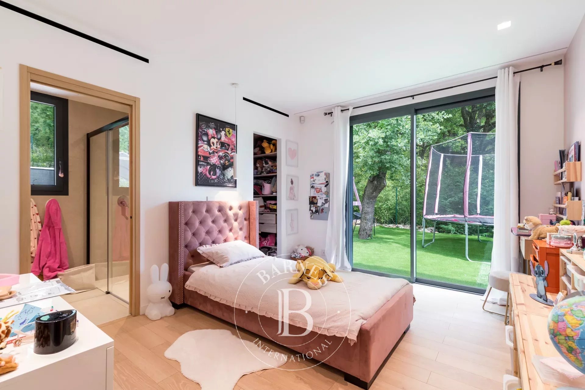5mn de Valbonne - Magnifique maison contemporaine – 5 chambres – Domotique – Piscine – Studio indépendant