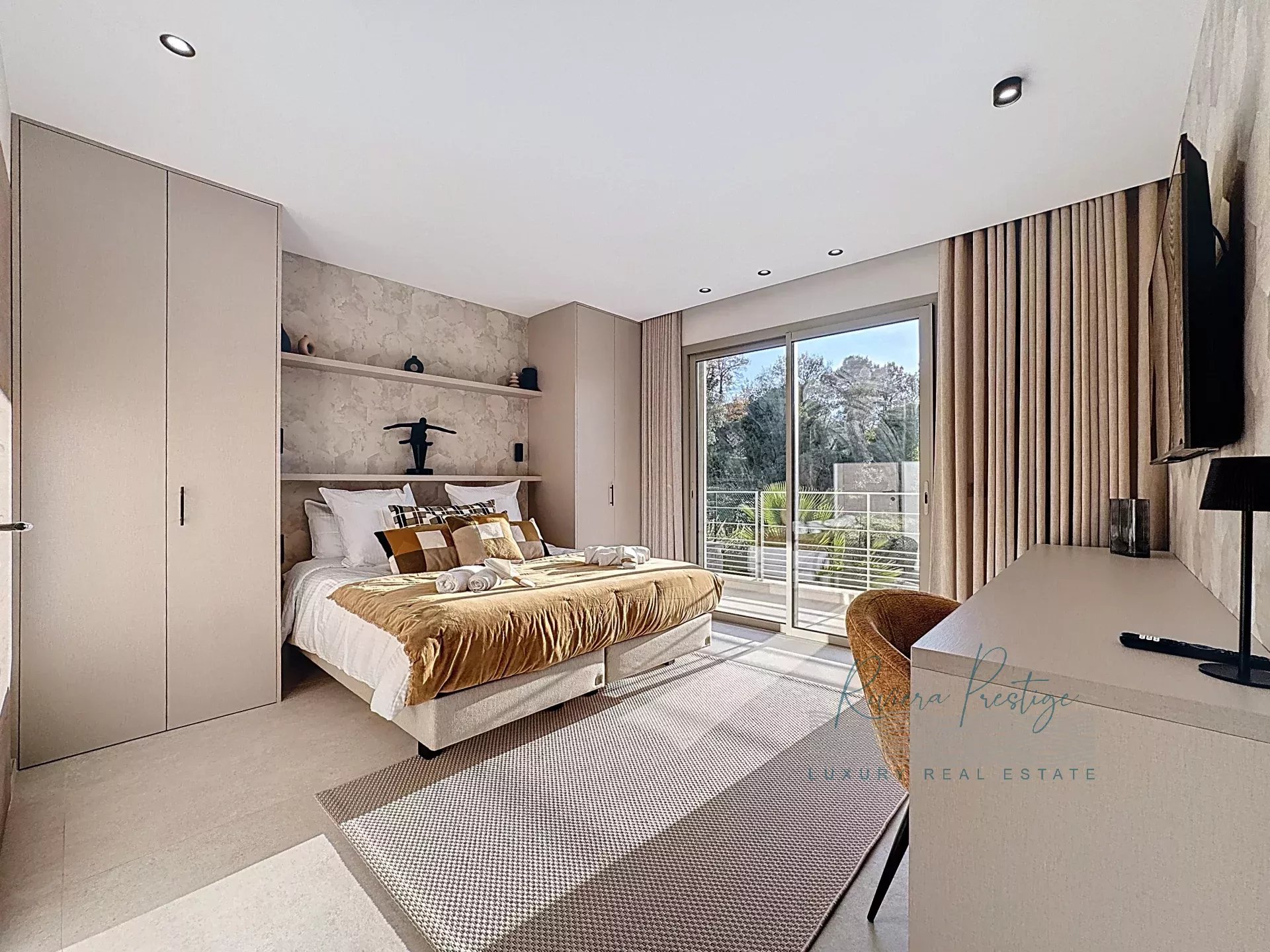 MOUGINS - villa contemporaine neuve
