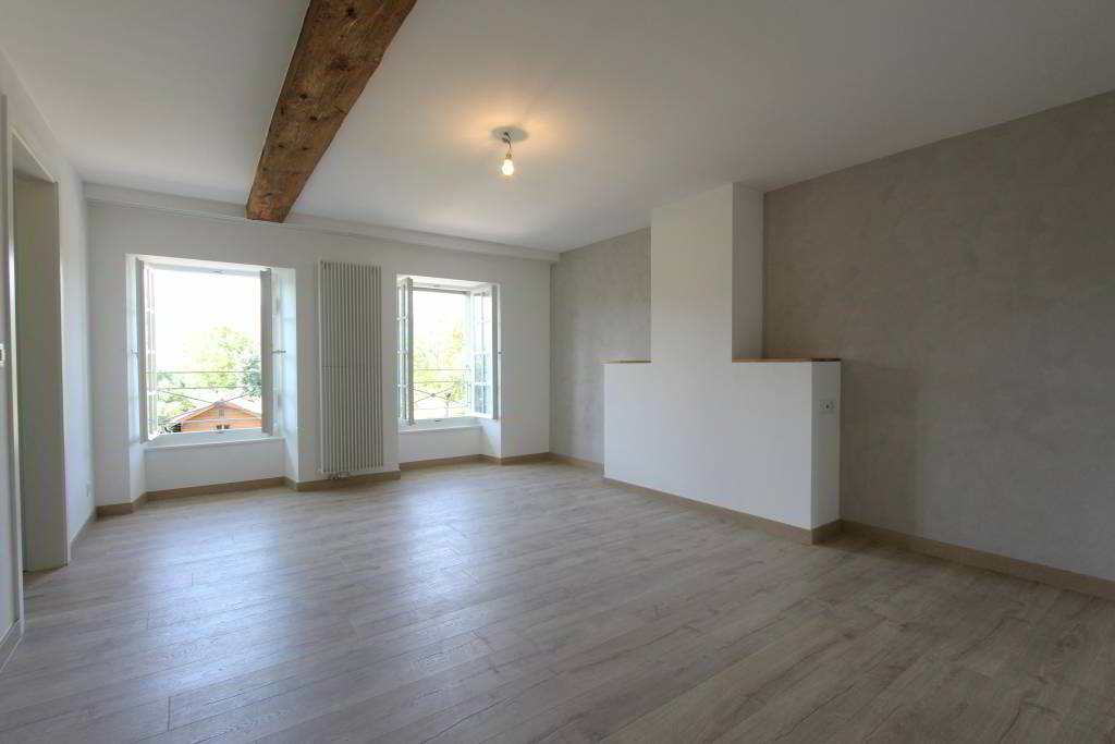 E28JW_lookmove_237636410_4.jpg