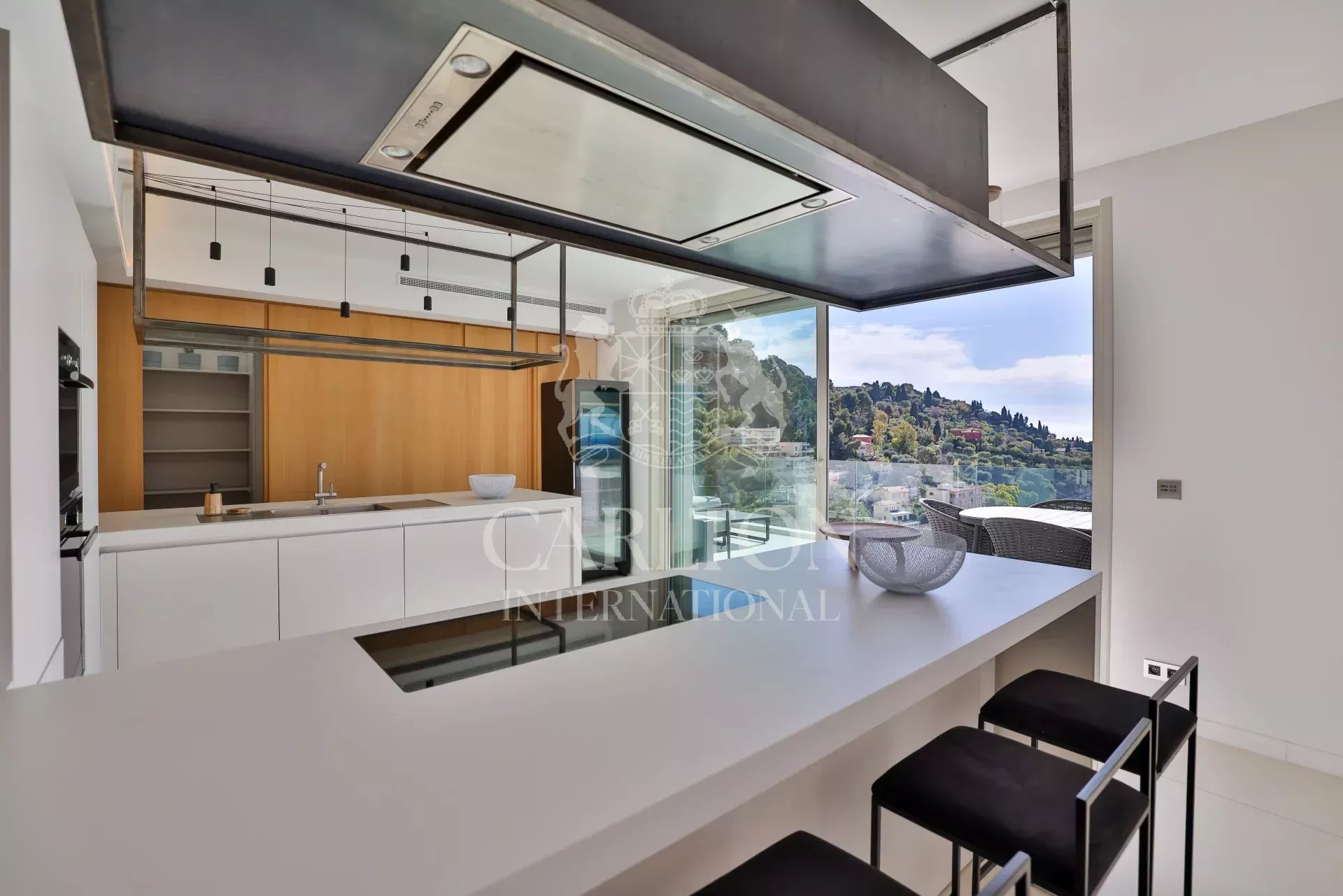 Prestigieuse villa contemporaine avec vue panoramique sur la mer