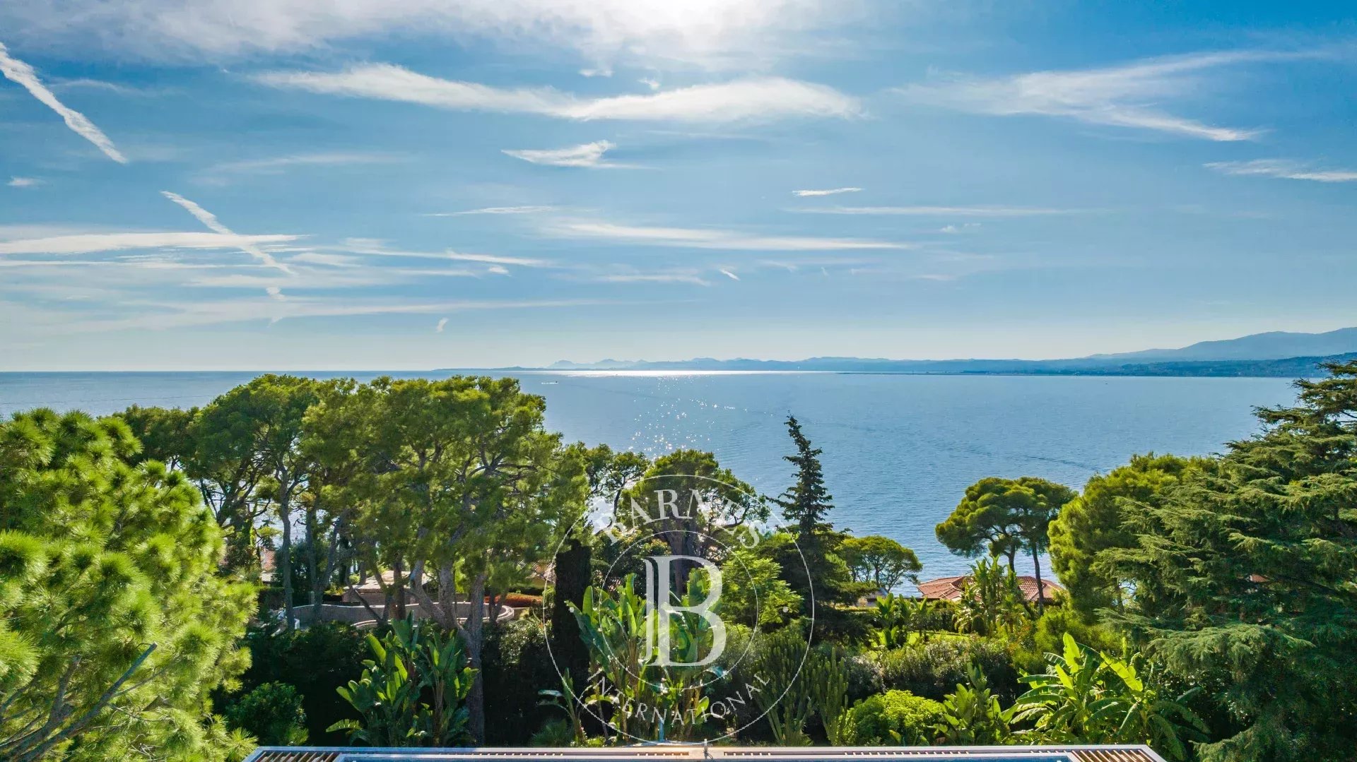 SAINT-JEAN-CAP-FERRAT - VILLA RENOVÉE A NEUF - PROCHE DU GRAND HÔTEL