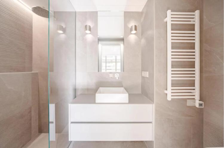 Appartement rénové de 2 chambres