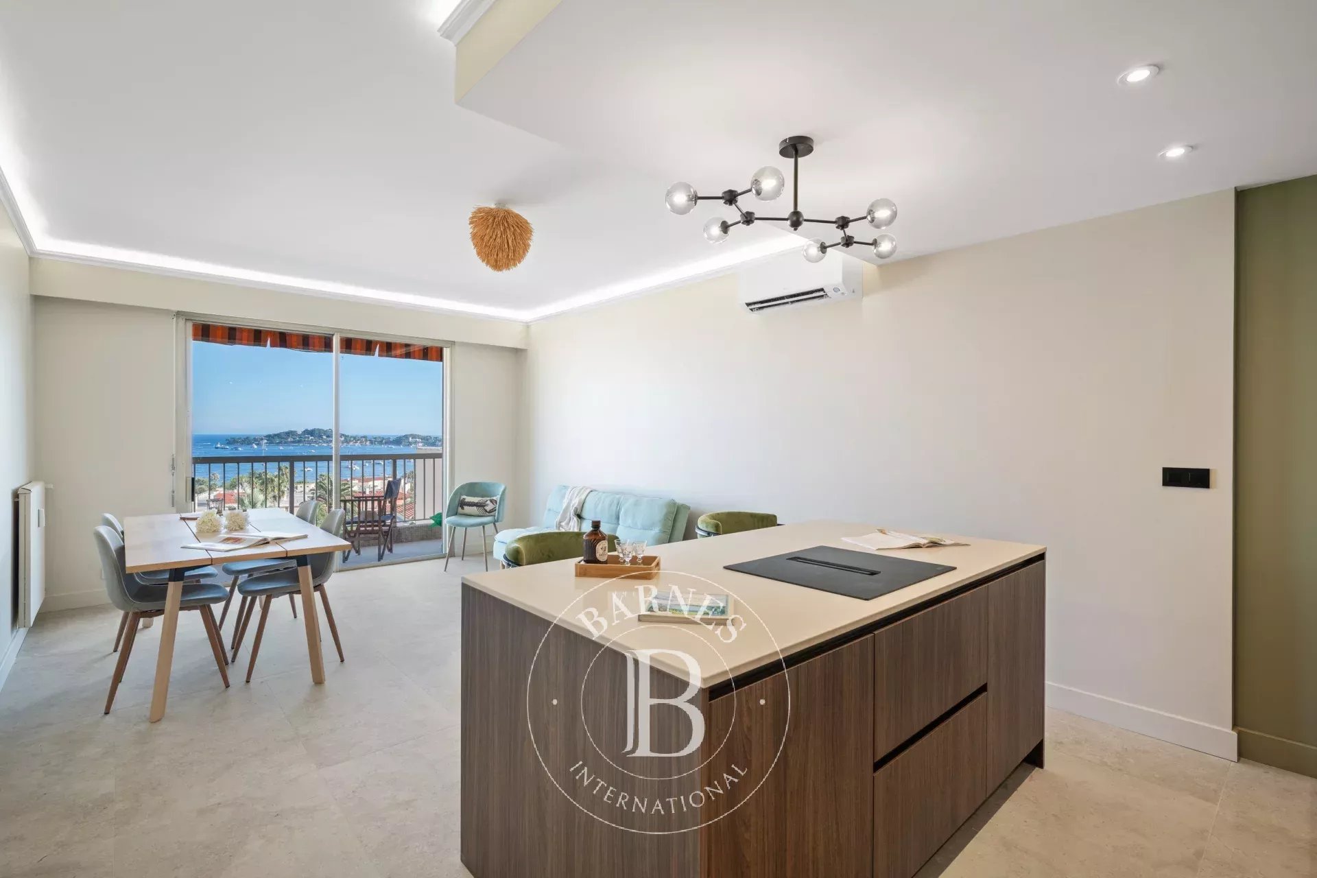 BEAULIEU-SUR-MER – APPARTEMENT D’EXCEPTION AU DERNIER ÉTAGE - VUE MER ET MONTAGNE