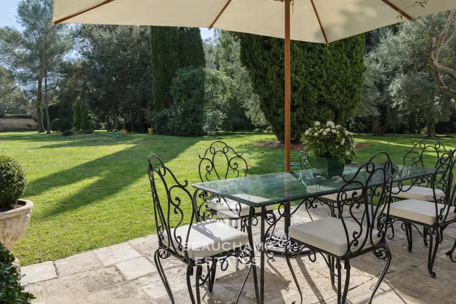 Vente aux enchères : Bastide en pierre 9 chambres  - Auribeau-sur-Siagne