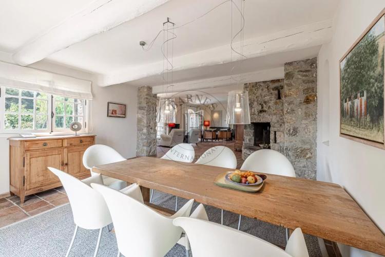 PROCHE MOUGINS – MAS EN PIERRE