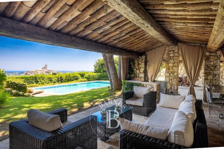 Saint-Paul-de-Vence – Propriété de charme avec vue panoramique au cœur d’un domaine sécurisé
