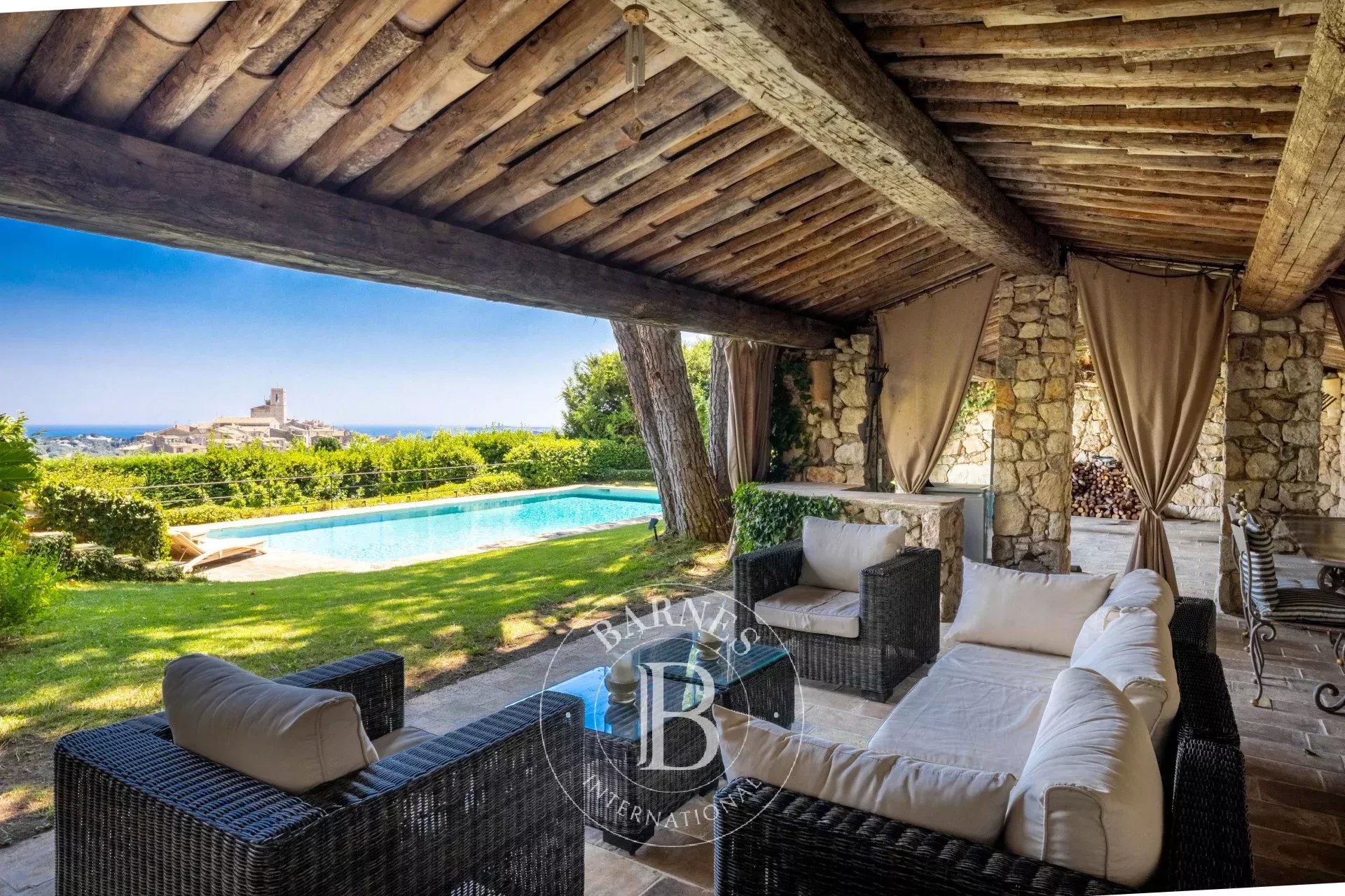 Saint-Paul-de-Vence – Propriété de charme avec vue panoramique au cœur d’un domaine sécurisé