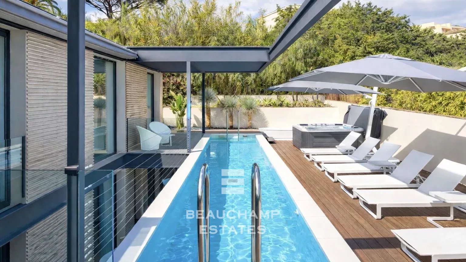 Luxueuse villa contemporaine à 100 mètres du centre villa de Saint-Tropez