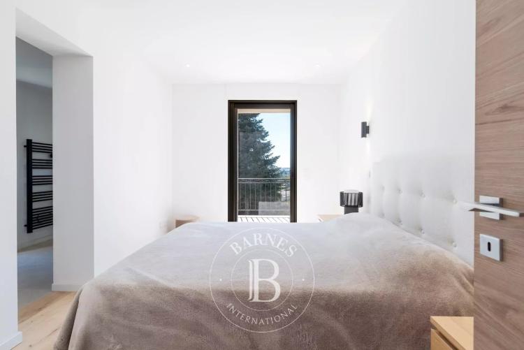 5 mn du village de Valbonne - Villa rénovée 5 chambres - Au calme absolu