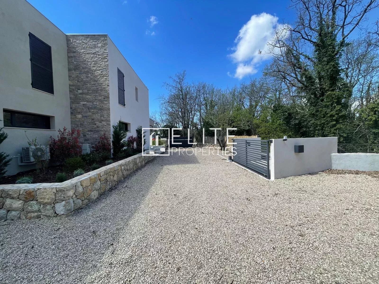 MAISON NEUVE 4 PIECES 120m² SAINT-CEZAIRE