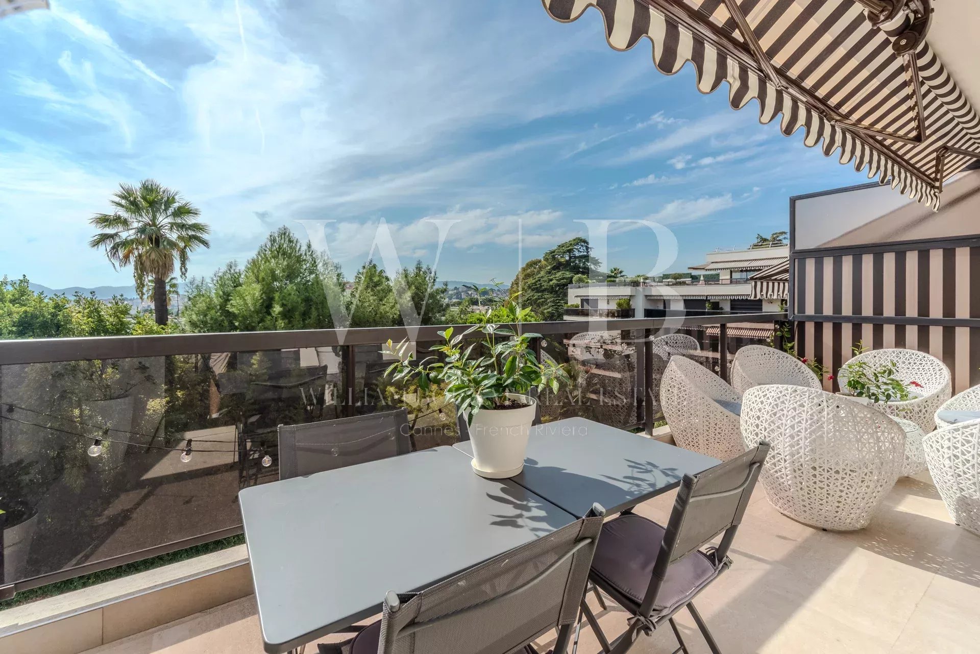 Cannes, le Parc Montrose - 3 pièces au dernier étage bénéficiant d'une vue mer et Estérel