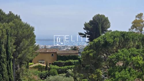 APPARTEMENT 4 PIÈCES DE 149m², VUE MER – MOUGINS VILLAGE