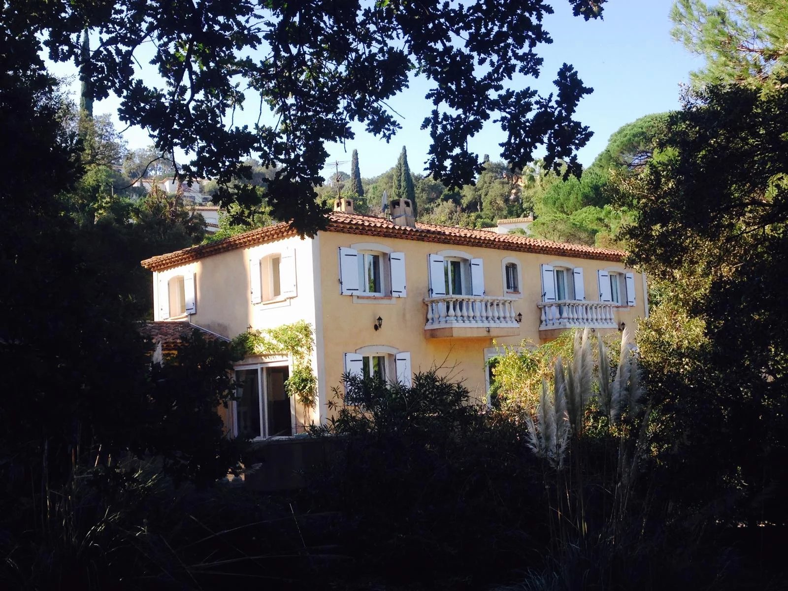 GASSIN – VILLA AVEC VUE MER À QUELQUES MINUTES DE SAINT-TROPEZ